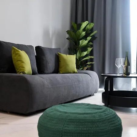 The Room, 15, Leda Gardens Apartamento